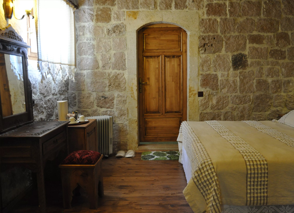 Suit & Family Room Detail 27