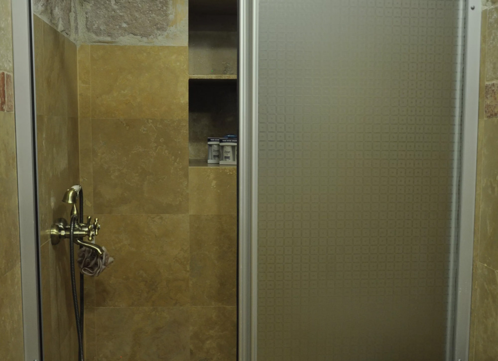 Suit & Family Room Detail 30